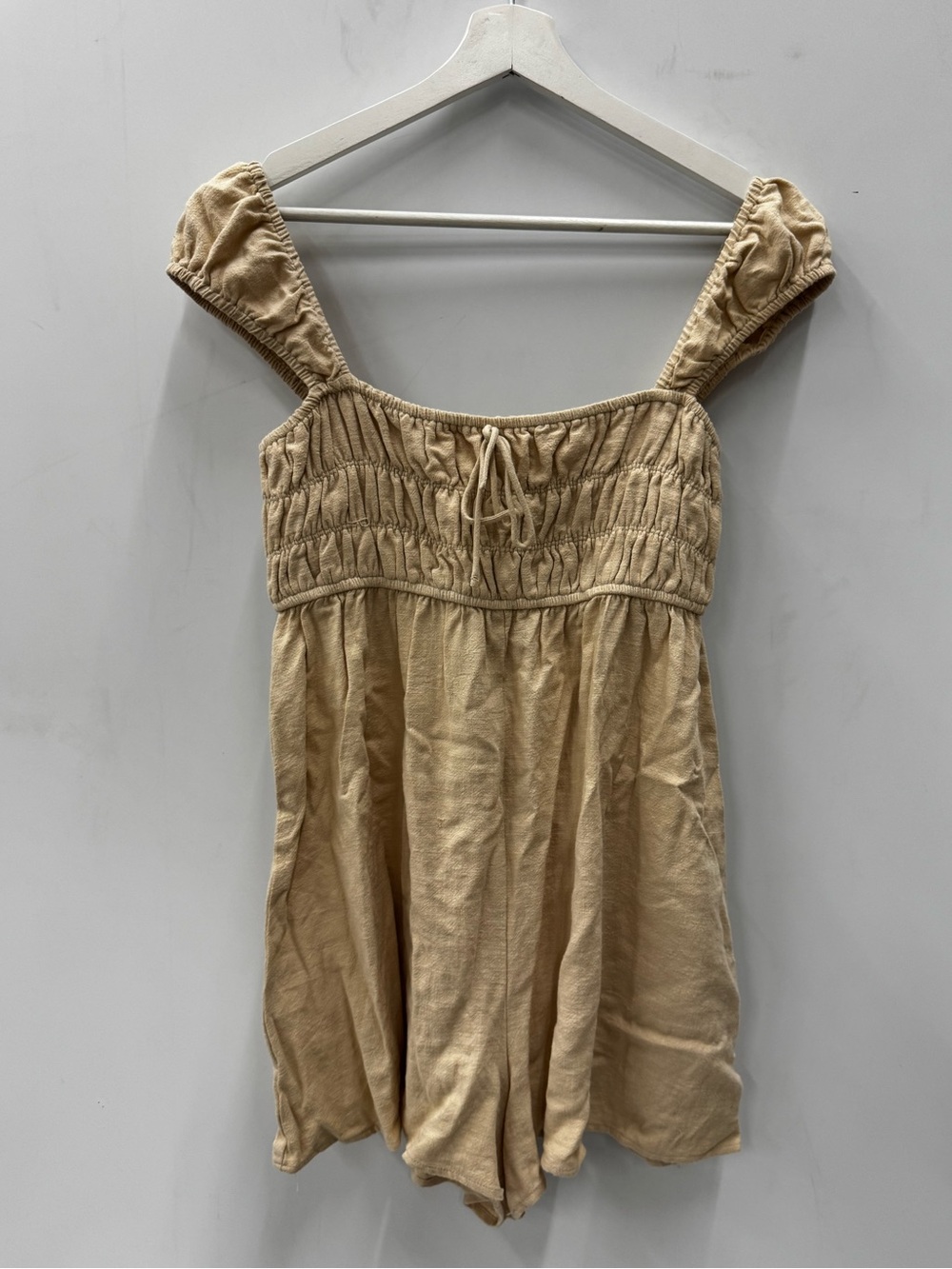 L.A. Hearts Beige Linen Blend Smocked Romper Size Medium